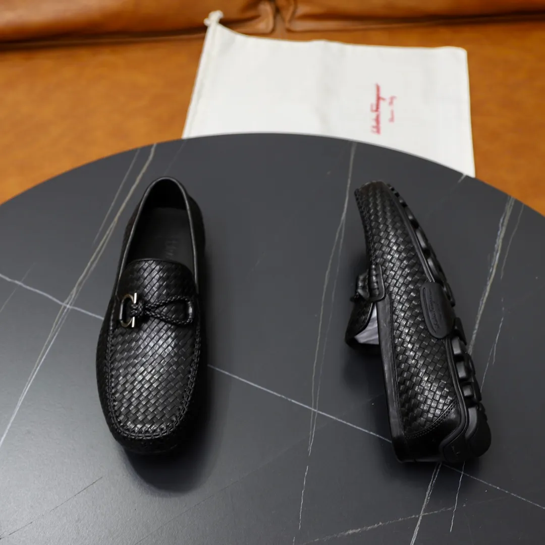 Men's shoes: 280🙅‍♂️🙅‍♂️🙅‍♂️Niuli Brand: Ferragamo Standard code: Men's code 38/44 (45 customized) Grade: Same as the official website Material: Original imported cowhide leather lining Original wear-resistant lightweight outsole Style category: Men's casual slip-on shoes Distinguished luxury brand elements top luxury Color: Actual picture color
